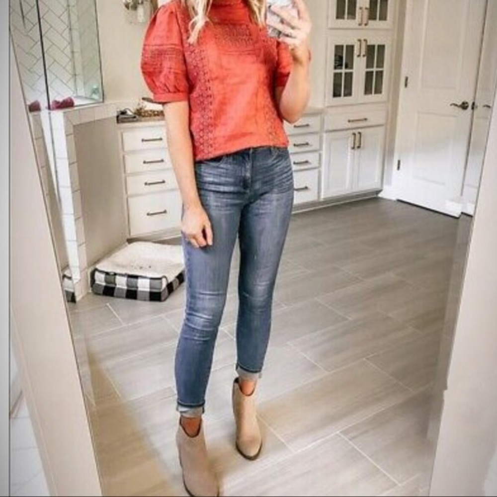 Universal Thread Women’s Short Puff Sleeve Pink Eyelet Blouse - Picture 3 of 12